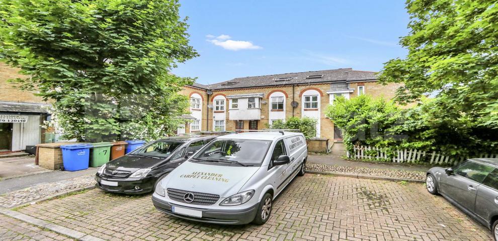 			UNDER OFFER , 1 Bedroom, 1 bath, 1 reception Apartment			 Longfellow Way, London Bridge / Bermondsey